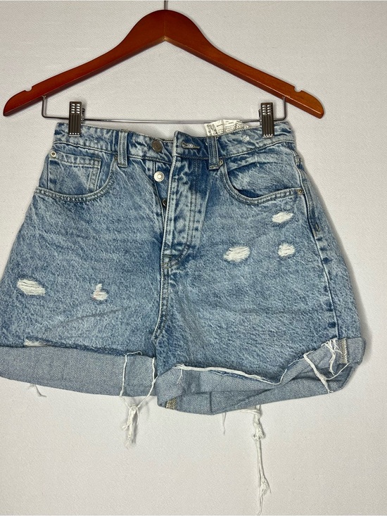 stradivarius Pants - Stradivarius Shorts Women’s Sz 2 Mom High-Rise Light Wash Cuffed Distressed